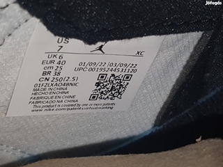 Nike Air Jordan 1 világos kék és fehér sportcipő