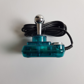Áttetsző műanyag házas kerek formájú joystick.