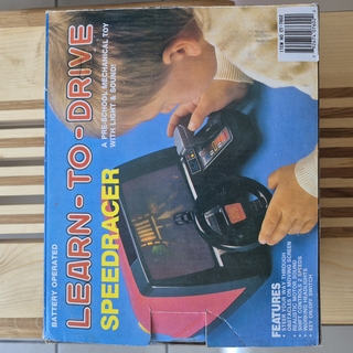 Learn-To-Drive játékautó szimulátor.