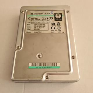 Western Digital Caviar 22100 (WDAC22100-00H) – IDE interfésszel ellátott merevlemez.