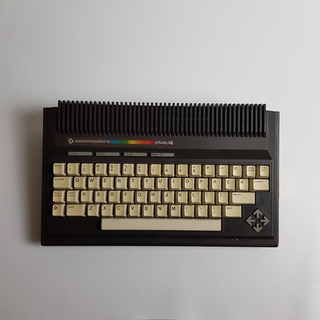 Commodore Plus/4 retro számítógép.