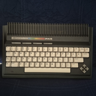 Commodore Plus/4 retro számítógép